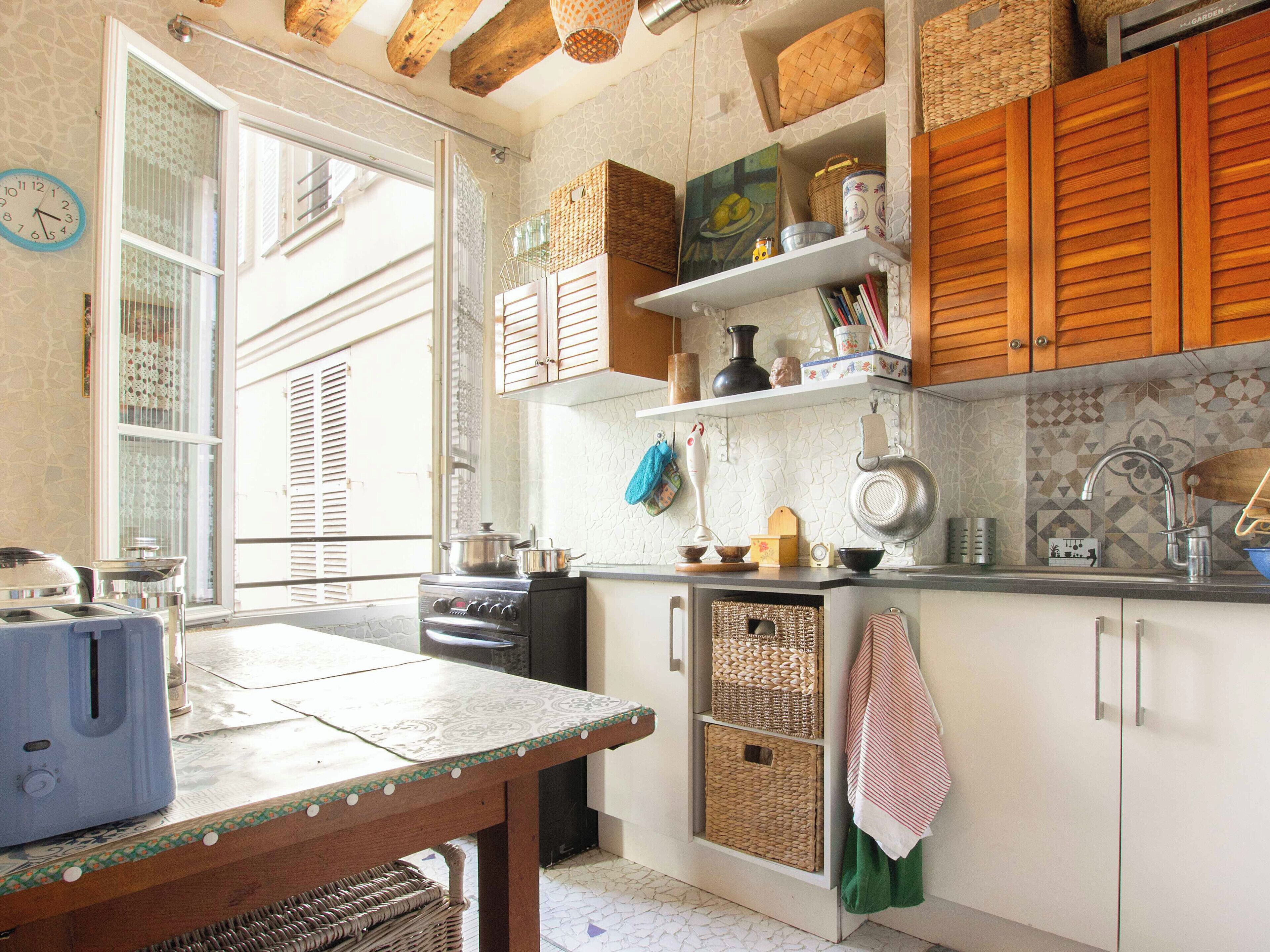 Fridge, oven, coffee/tea maker