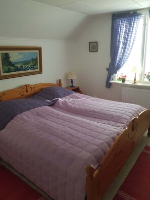 2 Schlafzimmer, Bügeleisen/Bügelbrett