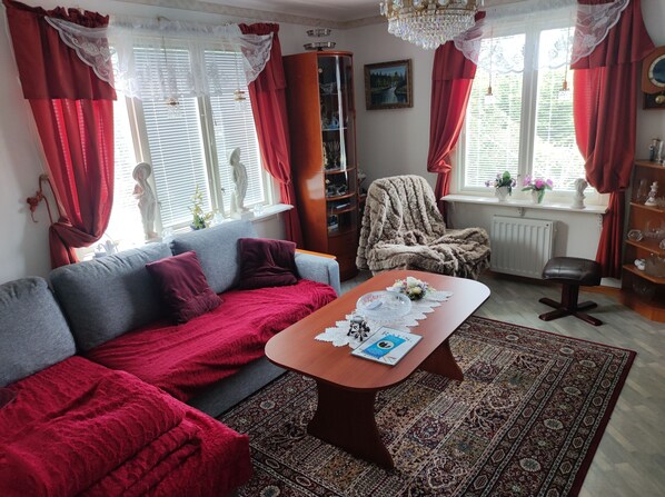 Fernseher, DVD-Player, Stereoanlage