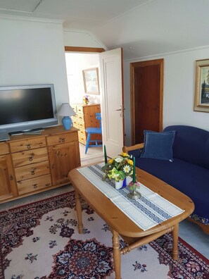 Télévision, lecteur de DVD, chaîne hi-fi