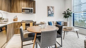 Mikrowelle, Ofen, Herdplatte, Geschirrspüler