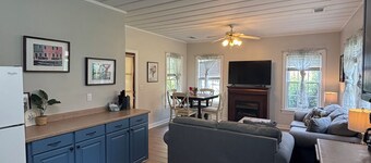 KING BED!! Cozy 2 Bedroom House Located in the Heart of Hattiesburg