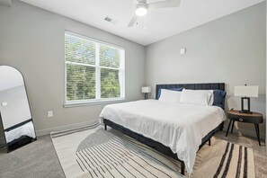 Bügeleisen/Bügelbrett, Reisekinderbett, WLAN