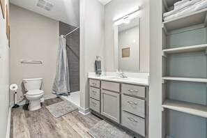 Dusche, Haartrockner, Shampoo