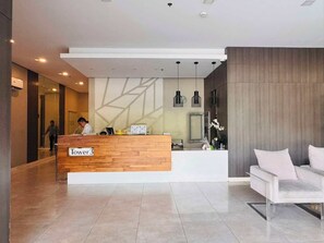 Lobby - Cozy and spacious condo with swimming pool (Cebu City)