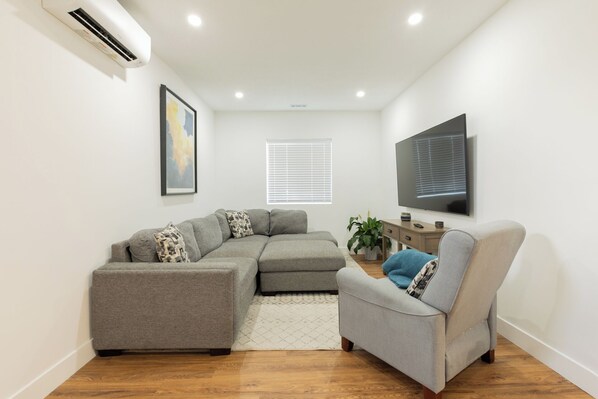 TV - Modern 1BR Apartment Across from Trax – Easy Access to Downtown & Mall (Murray)