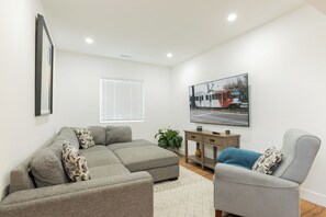 TV - Modern 1BR Apartment Across from Trax – Easy Access to Downtown & Mall (Murray)