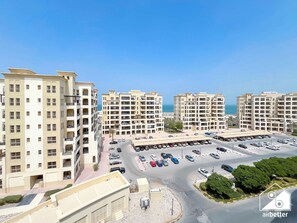 Interior - Stylish RAK Studio Balcony, Pool & Fitness (Dubai)
