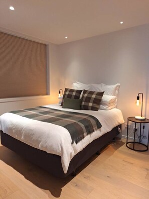 WiFi, bed sheets