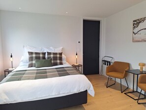 WiFi, bed sheets