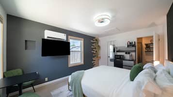 5 bedrooms, iron/ironing board, free WiFi, bed sheets