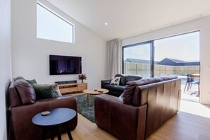 Smart TV, stereo, offices