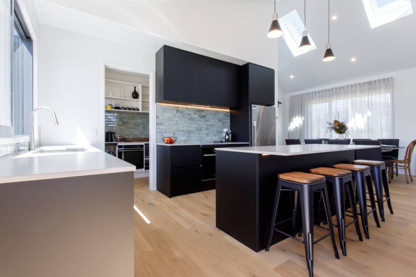 冰箱、微波炉、烤箱、炉灶