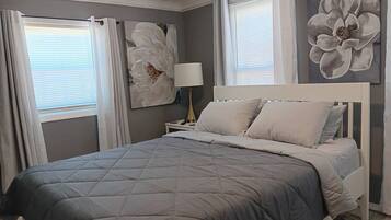 3 soveværelser, pengeskab på værelset, strygejern/strygebræt