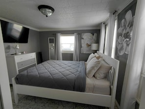 3 bedrooms, in-room safe, iron/ironing board, free WiFi