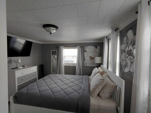 3 bedrooms, in-room safe, iron/ironing board, free WiFi