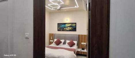 1 bedroom, internet, bed sheets