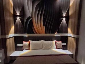 2 bedrooms, internet, bed sheets