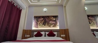Raghav Vilas ~ Luxury 2BHK Near Vishwanath Temple