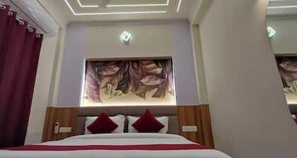 Raghav Vilas ~ Luxury 2BHK Near Vishwanath Temple