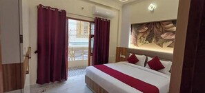 2 bedrooms, WiFi, bed sheets - Raghav Vilas ~ Luxury 2BHK Near Vishwanath Temple (Varanasi)