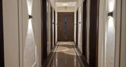 Raghav Vilas ~ Near Kashi Vishwanath Temple