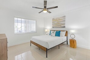 2 bedrooms, iron/ironing board, free WiFi, bed sheets - Boca Waterfront • Watch the Boats • Pool & Gym (Boca Raton)