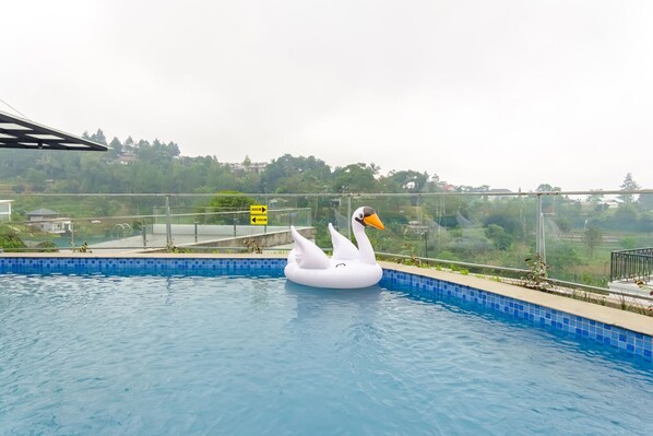 Kolam renang outdoor