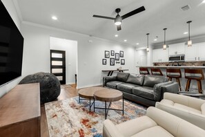 Smart TV, video games