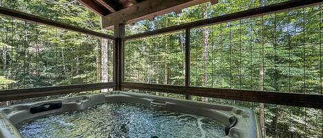 Outdoor spa tub