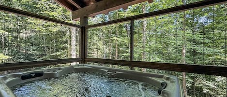 Outdoor spa tub