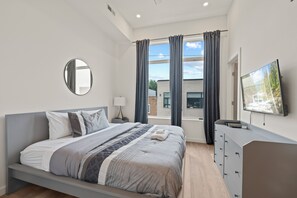 1 habitación, tabla de planchar con plancha, wifi y ropa de cama
