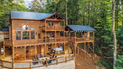 Sleeps 12! Mountain Views, Hot Tub, Game Room & Fire Pit at Bear Ridge