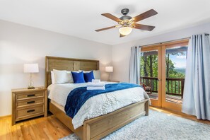 4 bedrooms, desk, iron/ironing board, free WiFi