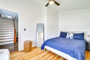 3 bedrooms, iron/ironing board, WiFi, bed sheets - Relaxing Lake House Retreat Family Friendly (Wolcott)