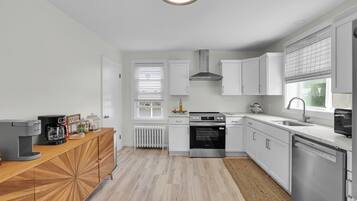 Mikroaaltouuni, uuni, liesi, astianpesukone