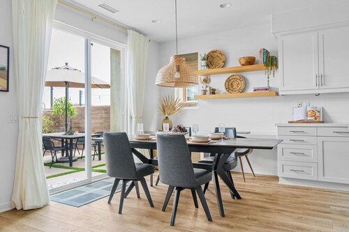 Stylish OC Getaway w/ Loft, Backyard Fireplace, Near Dana Point & Laguna