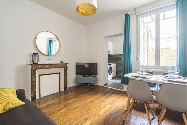 TV - The charming Bacquenois Hyper center Reims (Reims)