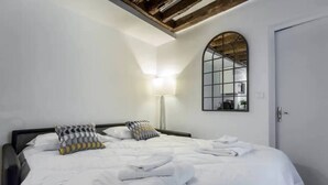Interior - Le Marais Gem (Paris)
