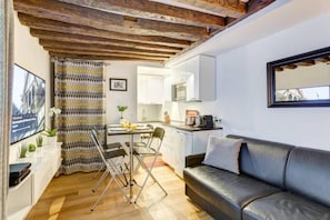 Superior Apartment, 1 King Bed with Sofa bed, Non Smoking, Kitchen | Living area | 60-inch flat-screen TV with digital channels, Netflix - Le Marais Gem (Paris)
