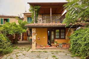 Exterior - The Lark (Poggio Lodoli)
