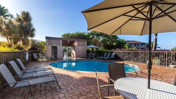 Outdoor pool, pool umbrellas, sun loungers