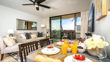 Elite-Apartment, Balkon, Meerblick | Esszimmer