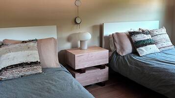 3 bedrooms, iron/ironing board, Internet, bed sheets