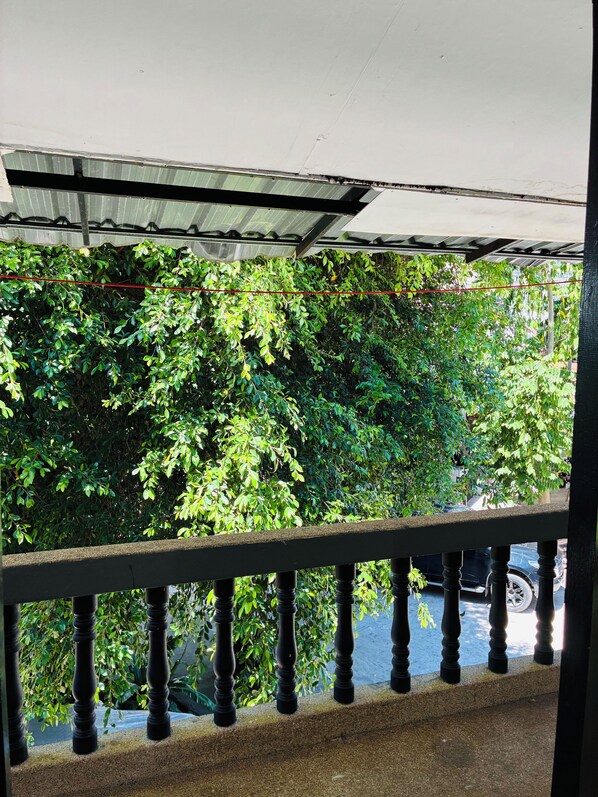 Apartemen Klasik, pemandangan kota | Teras/patio