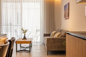 TV - Charming 1BR Getaway, Great for Couples (Msida)