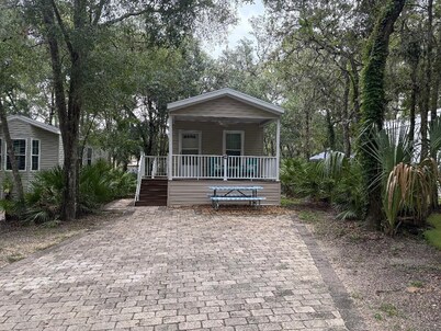 Quaint cottage tucked away in Crystal River. 1 Bedroom 1 Bath.