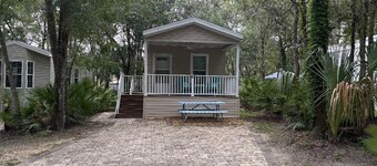 Quaint cottage tucked away in Crystal River. 1 Bedroom 1 Bath.