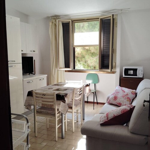 Bright one-bedroom apartment with kitchen near beaches and canal port.