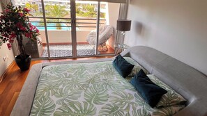 2 bedrooms, iron/ironing board, internet, bed sheets